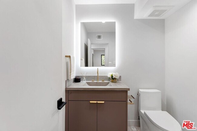 Building Photo - 4943 Palomar Dr