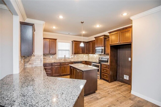 Building Photo - 1104 Taylor Ln