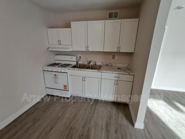 Building Photo - 1416 Oakland Rd NE