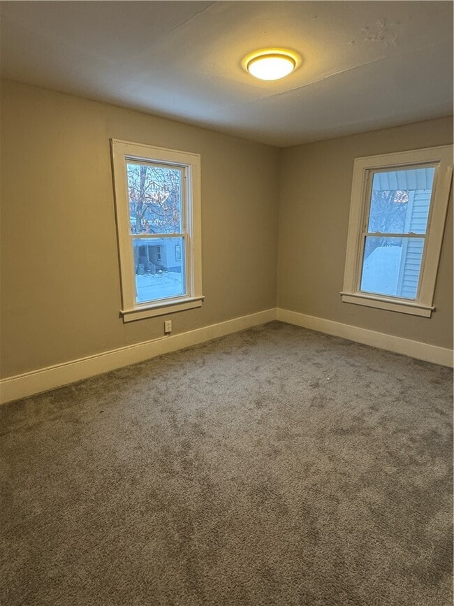 Building Photo - 342 Champlain St