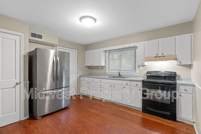Building Photo - 3661 High Dr