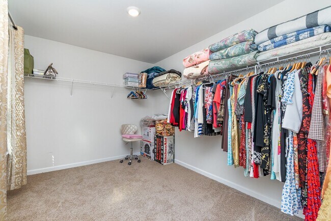 Building Photo - MOVE-IN READY!