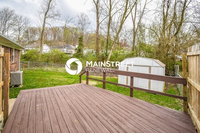 Building Photo - 3 Bedroom Pet-Friendly Home in Louisville,...