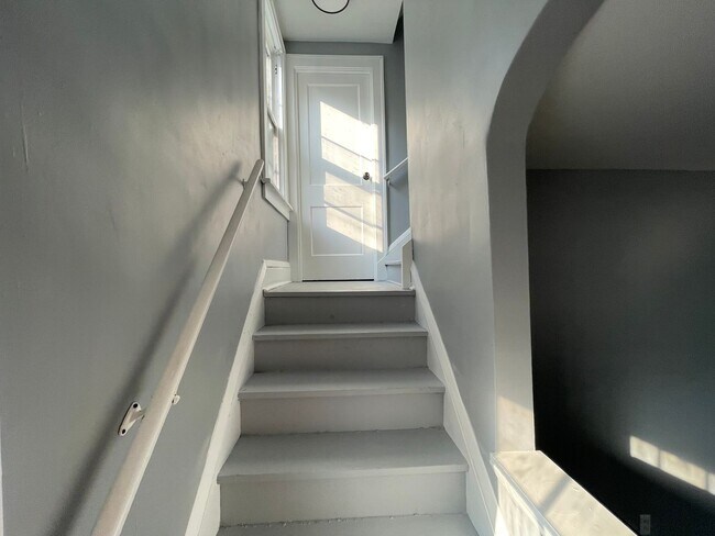 Building Photo - SECTION 8 and EDEN Accepted!!! Newly Renov...