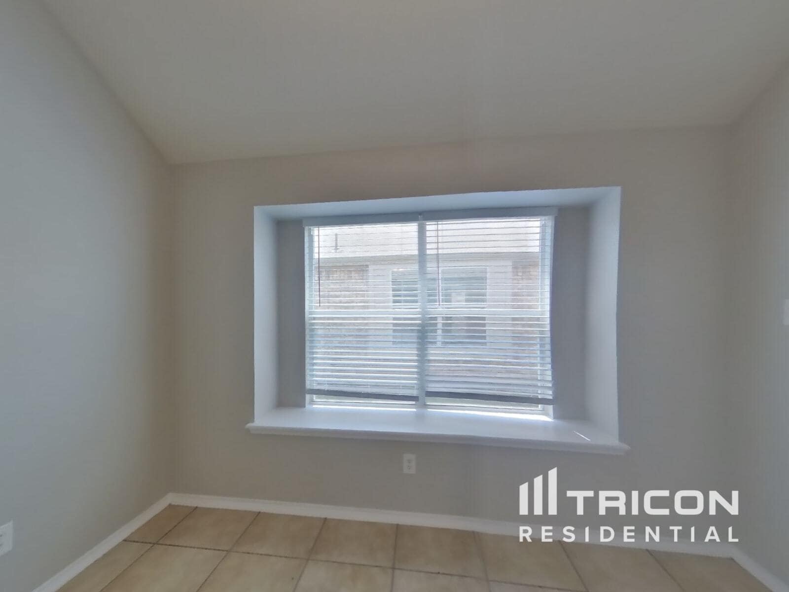 Building Photo - 2125 Bluebell Dr