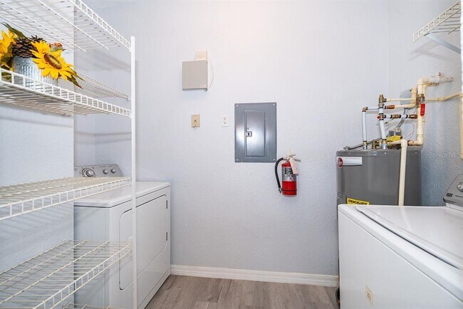 Building Photo - 8900 Legacy Ct