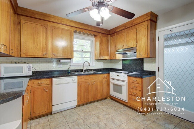 Building Photo - 1502 Woodcrest Ave