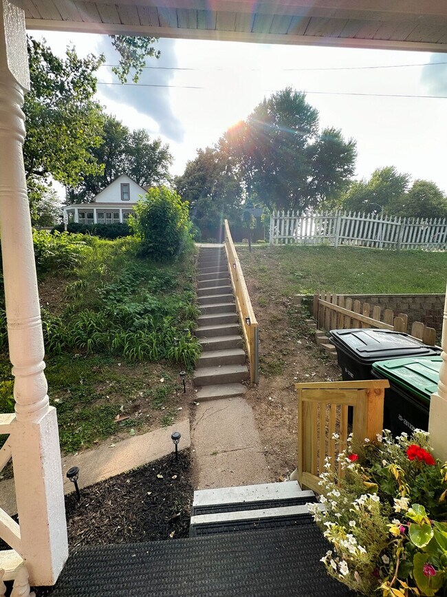 Building Photo - 2919 Elm St