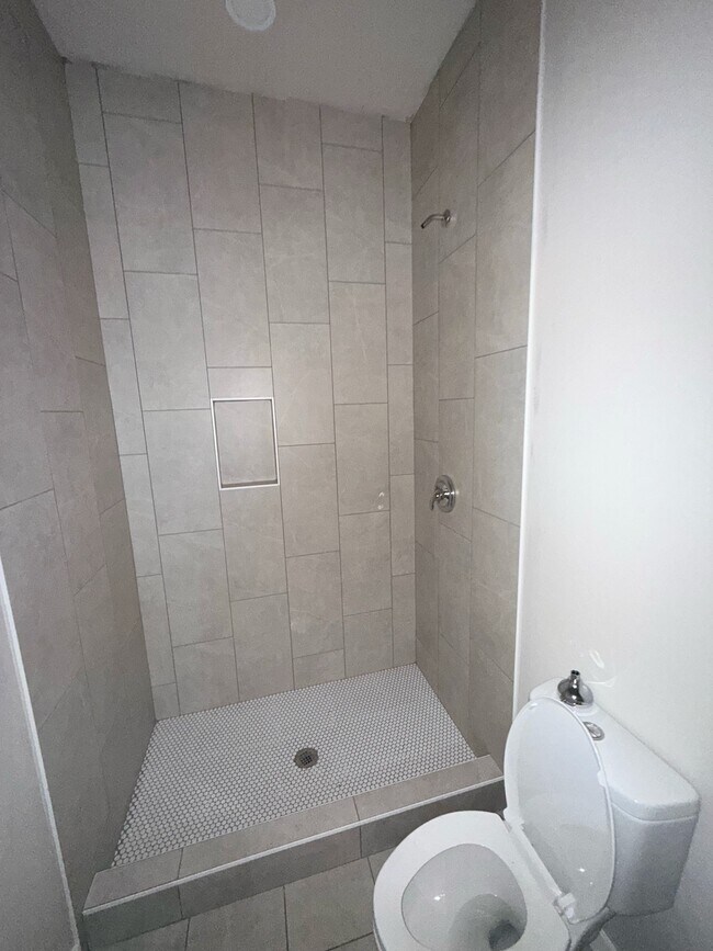 Building Photo - 1139 E Moman Ave