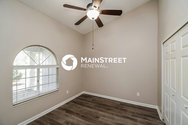 Building Photo - 3 Bedroom Pet-Friendly Home in JACKSONVILLE, FL with Main Street Renewal