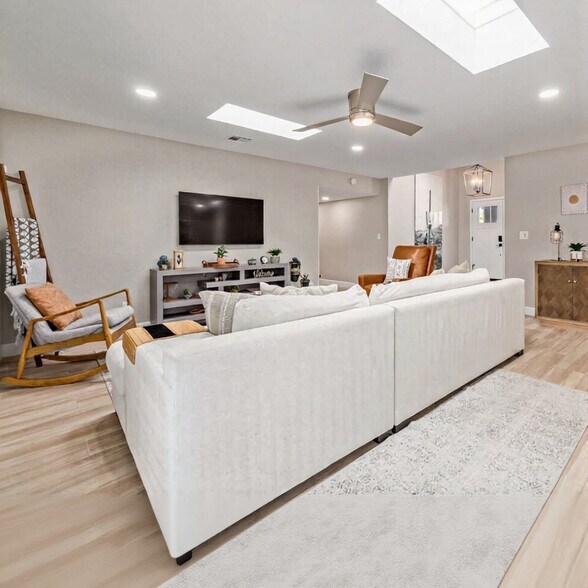 Building Photo - 6547 E Sharon Dr