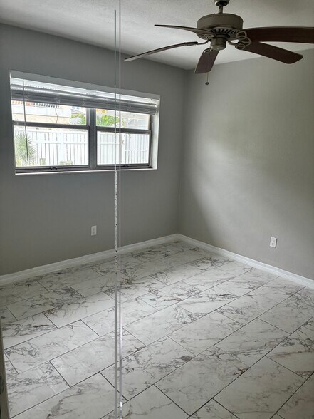 Building Photo - 186 175th Terrace Dr E