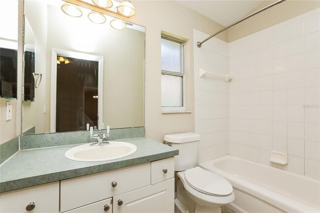 Building Photo - 917 Vassar Dr