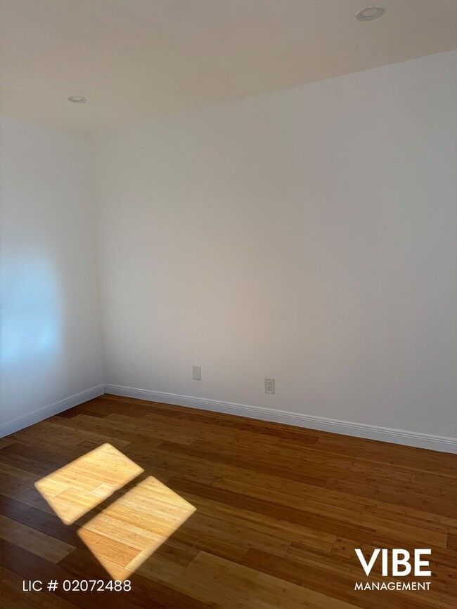 Building Photo - Just the sweetest 1 bedroom in West Park-B...