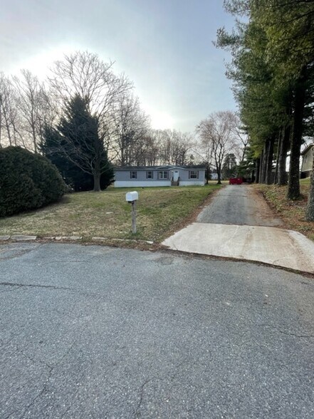 Building Photo - 4407 Sanford Ct