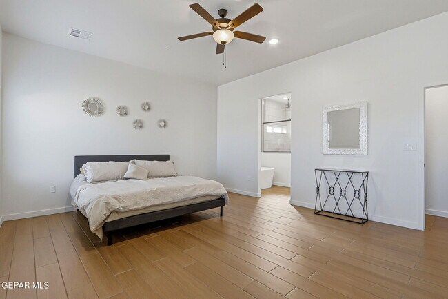 Building Photo - 244 Farnborough St