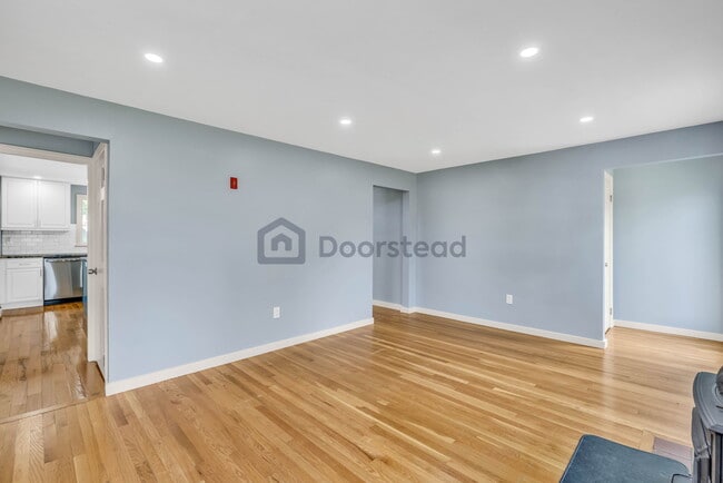 Building Photo - 62 Stoneleigh Rd