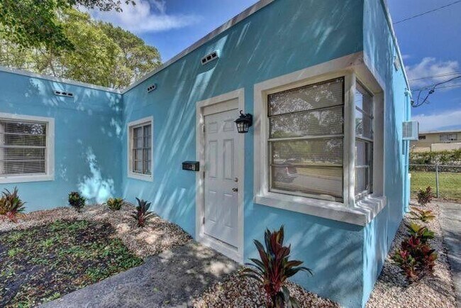 Building Photo - 3000 Broadway Ave