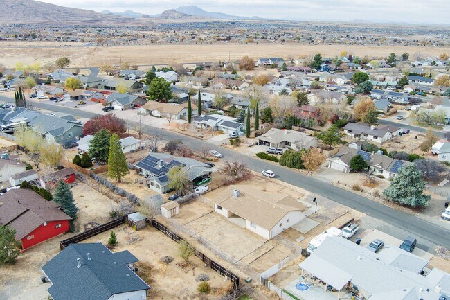 Building Photo - 3 bedroom 2 bathroom Ranch Style Home in Prescott Valley!
