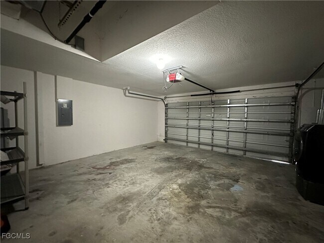 Building Photo - 1405 SW 10th St