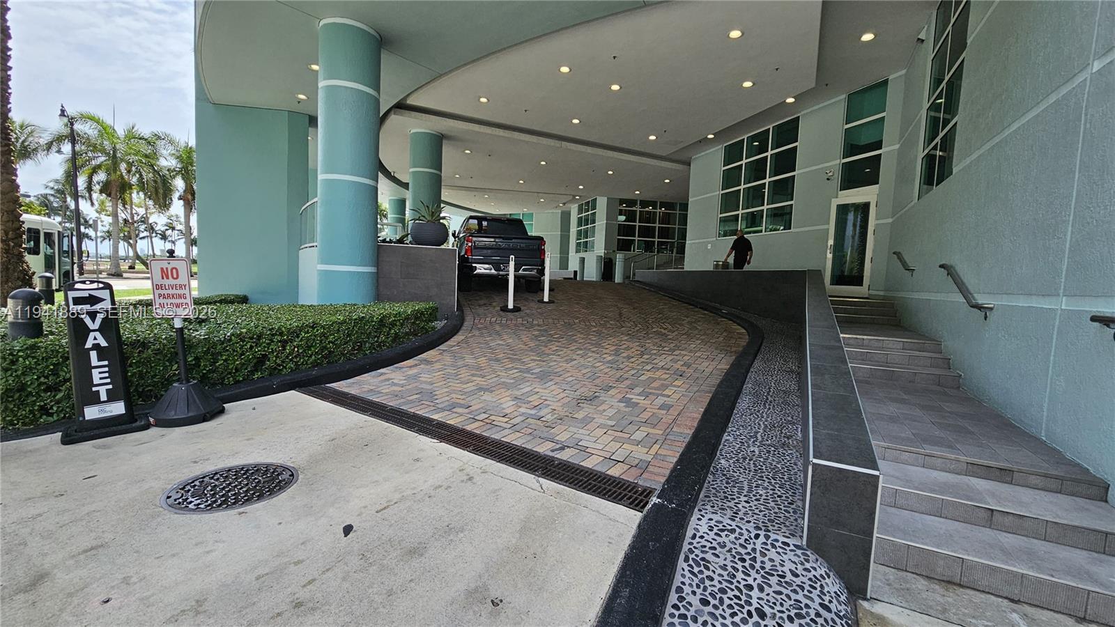 Building Photo - 1900 N Bayshore Dr