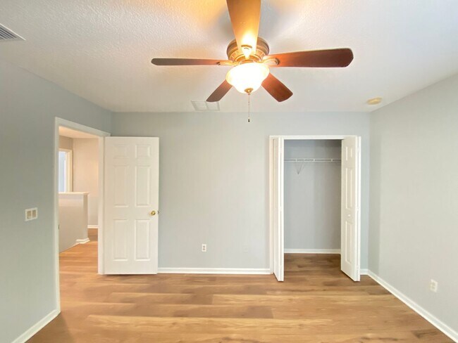 Building Photo - 5 bed / 2.5 bath Lake Nona Townhome!