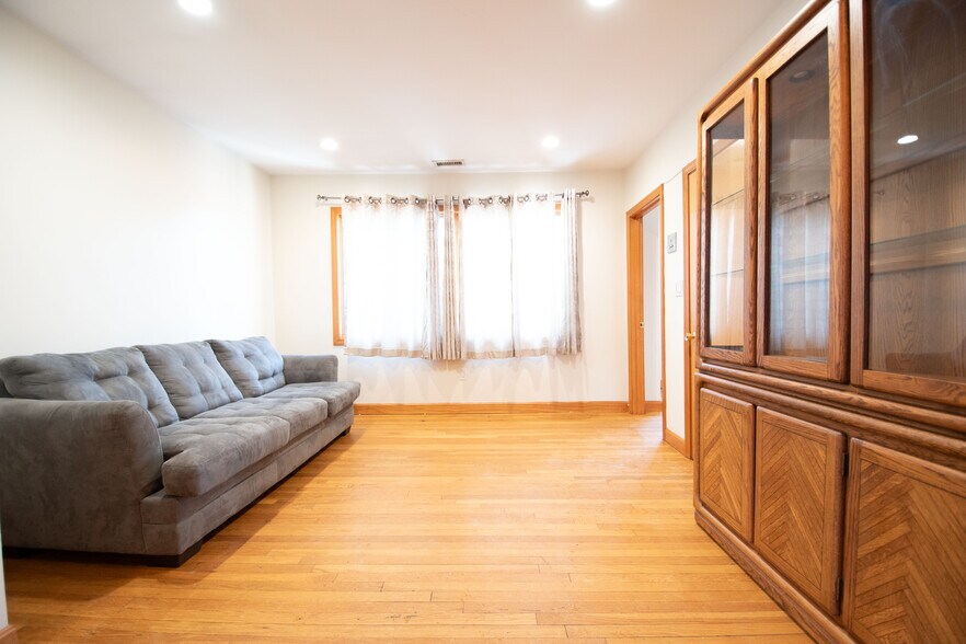 Building Photo - 20 Greymere Rd