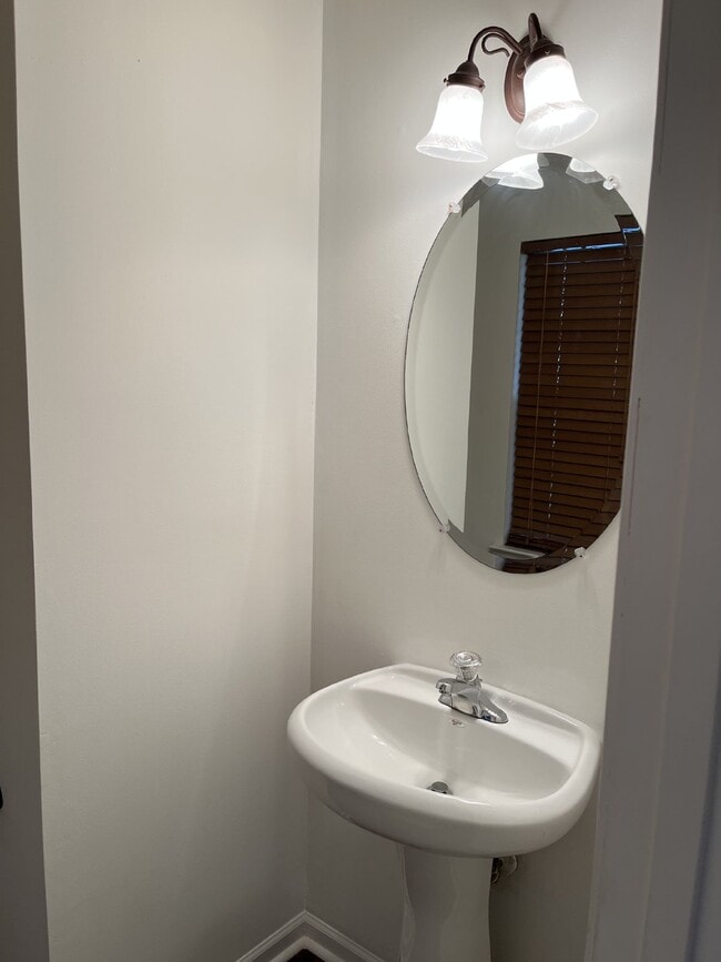 Building Photo - Charming 2 Bed, 2.5 Bath Townhouse in Nashville - Perfect Rental Opportunity!