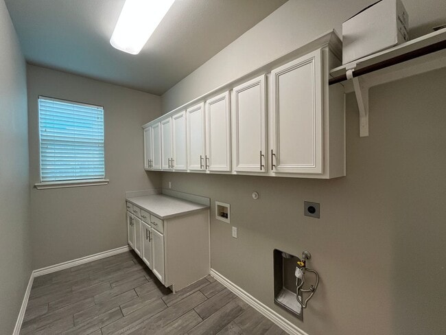 Building Photo - WALKING DISTANCE FROM OSO BAY WETLAND PRES...