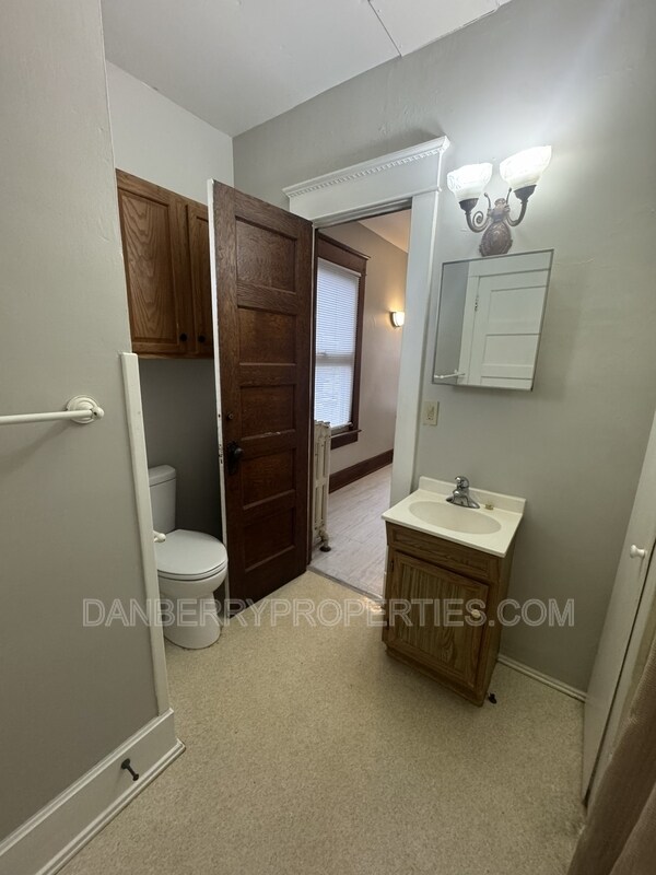 Building Photo - 717 N Union St