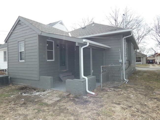Building Photo - Hot Area-All redone-North Kansas City Home