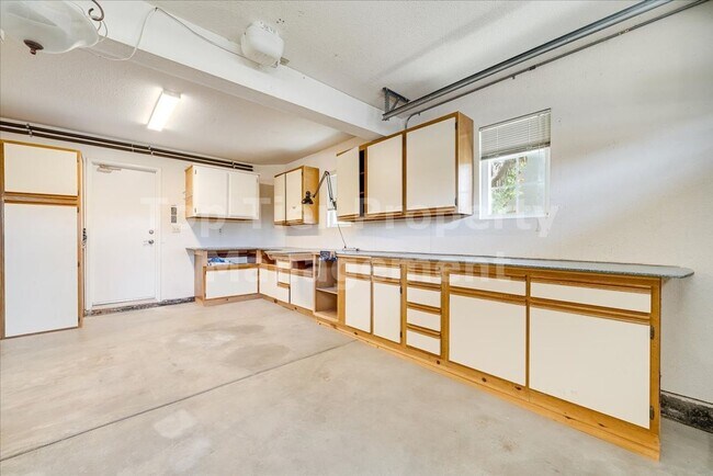 Building Photo - ***Beautiful 3 bed / 2.5 bath / 1,975 sqft House in the Vista/Shadowridge Neighborhood - Availabl...