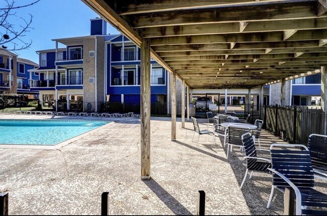 Building Photo - 18519 Egret Bay Blvd