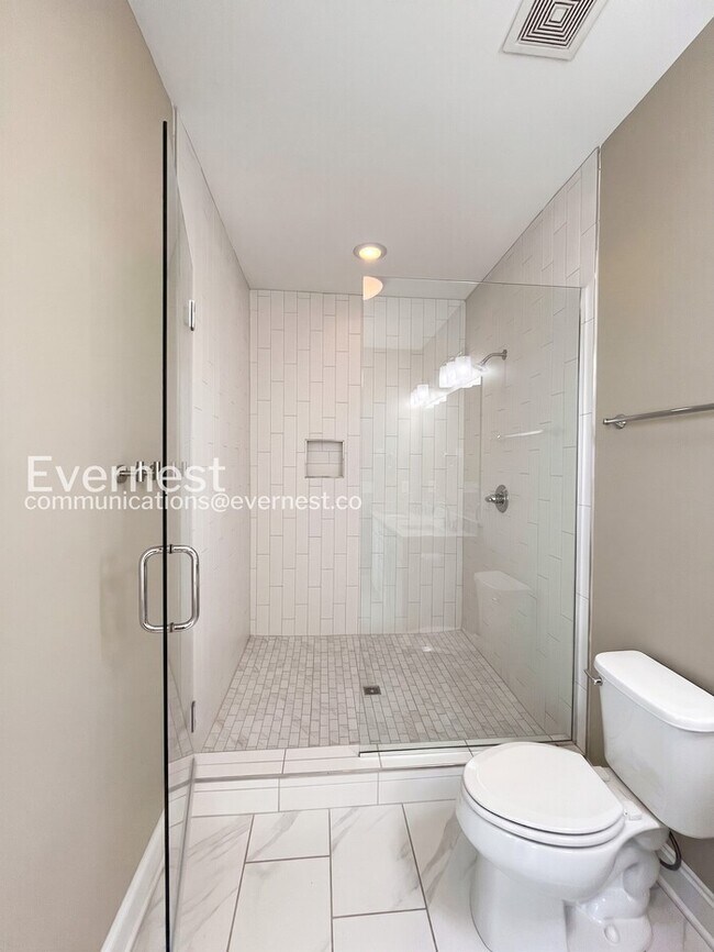 Building Photo - Spacious 3-Bed/3.5 Bath Townhome/ Available Now!