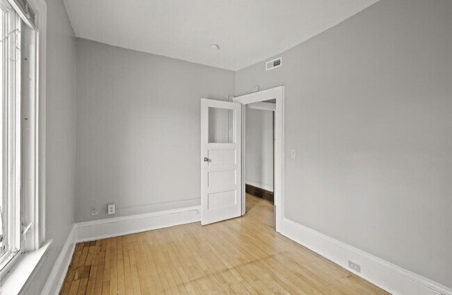 Building Photo - 3400 Elliot Ave