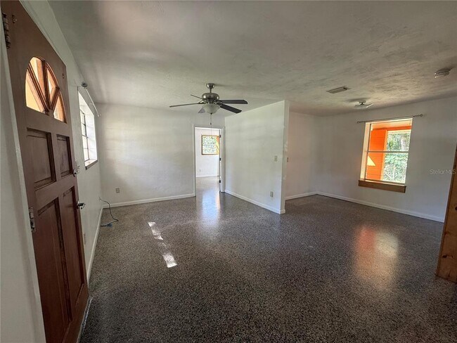 Building Photo - 1403 SE 1st St