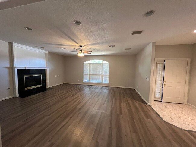 Building Photo - 2212 SW 93rd St