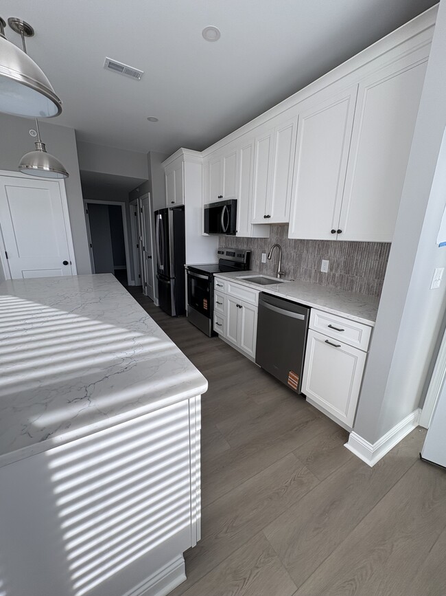 Building Photo - 8 Campbell Ave