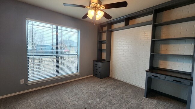 Building Photo - 2806 Selman Dr