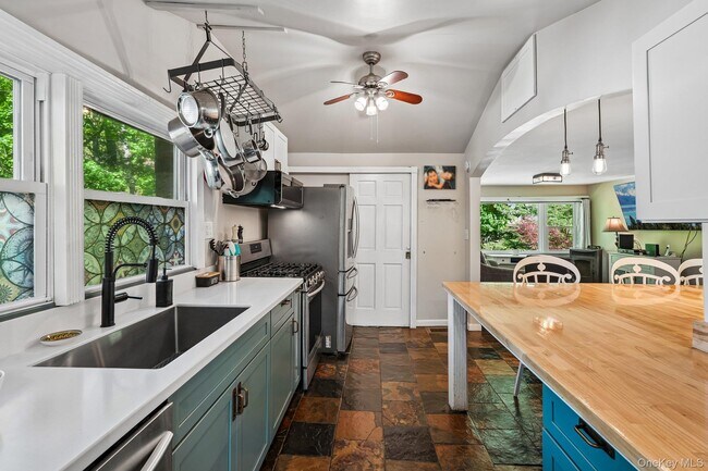 Building Photo - 59 Deer Trail S