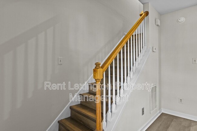 Building Photo - 3175 Kirklevington Dr