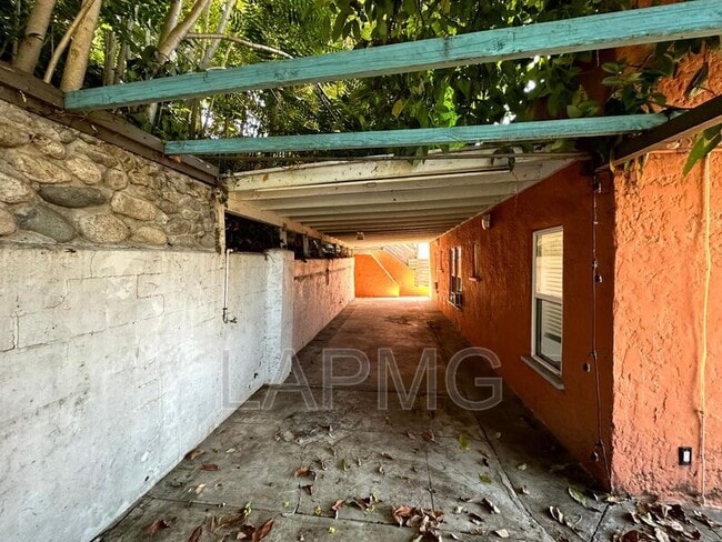 Building Photo - 5036 Ladd Ave