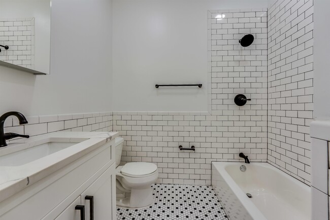 Building Photo - 172 Mallory Ave