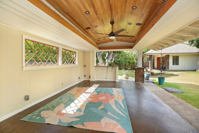 Building Photo - Executive Kahala Home with detached Cottage