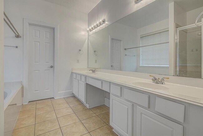 Building Photo - 16806 Ivy Wild Ln