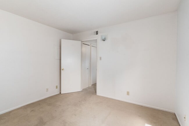 Building Photo - 941 Calle Mejia