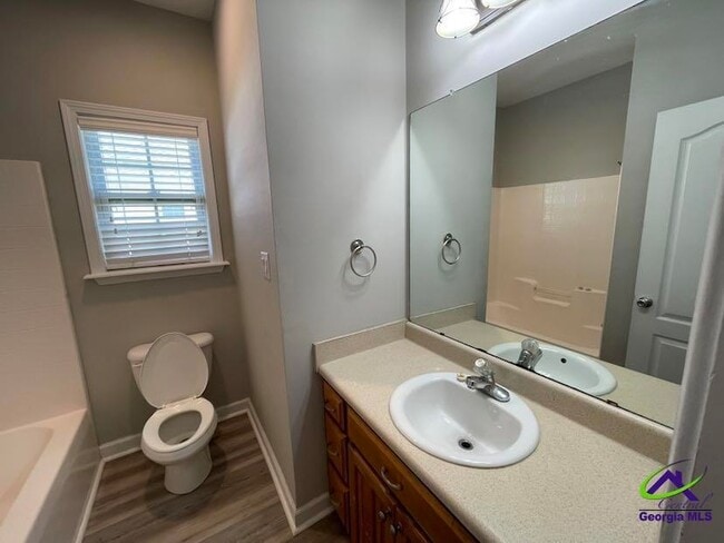 Building Photo - 114 Cedarland Dr