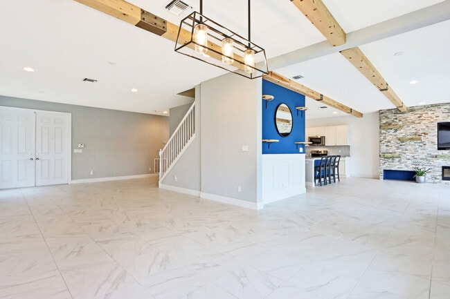 Building Photo - 1132 NW Demedici Rd