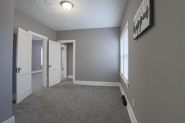 Building Photo - 2028 7th Ave