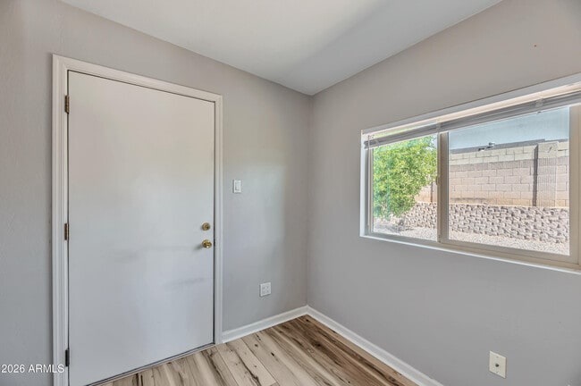 Building Photo - 6502 E Grandview Dr